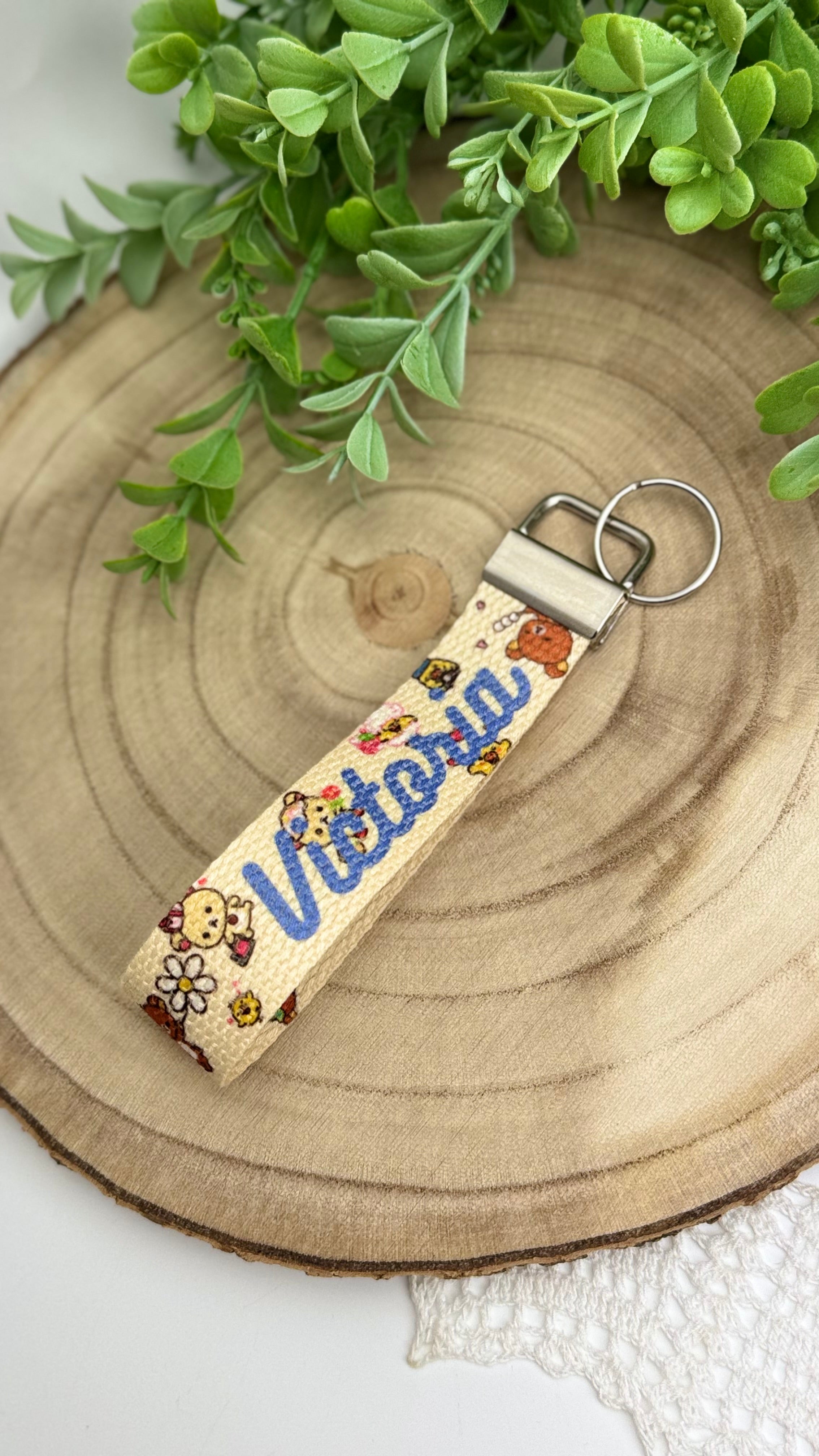 Wzór w misie i kaczuszki. Breloczek do kluczy, torby lub bagażu.