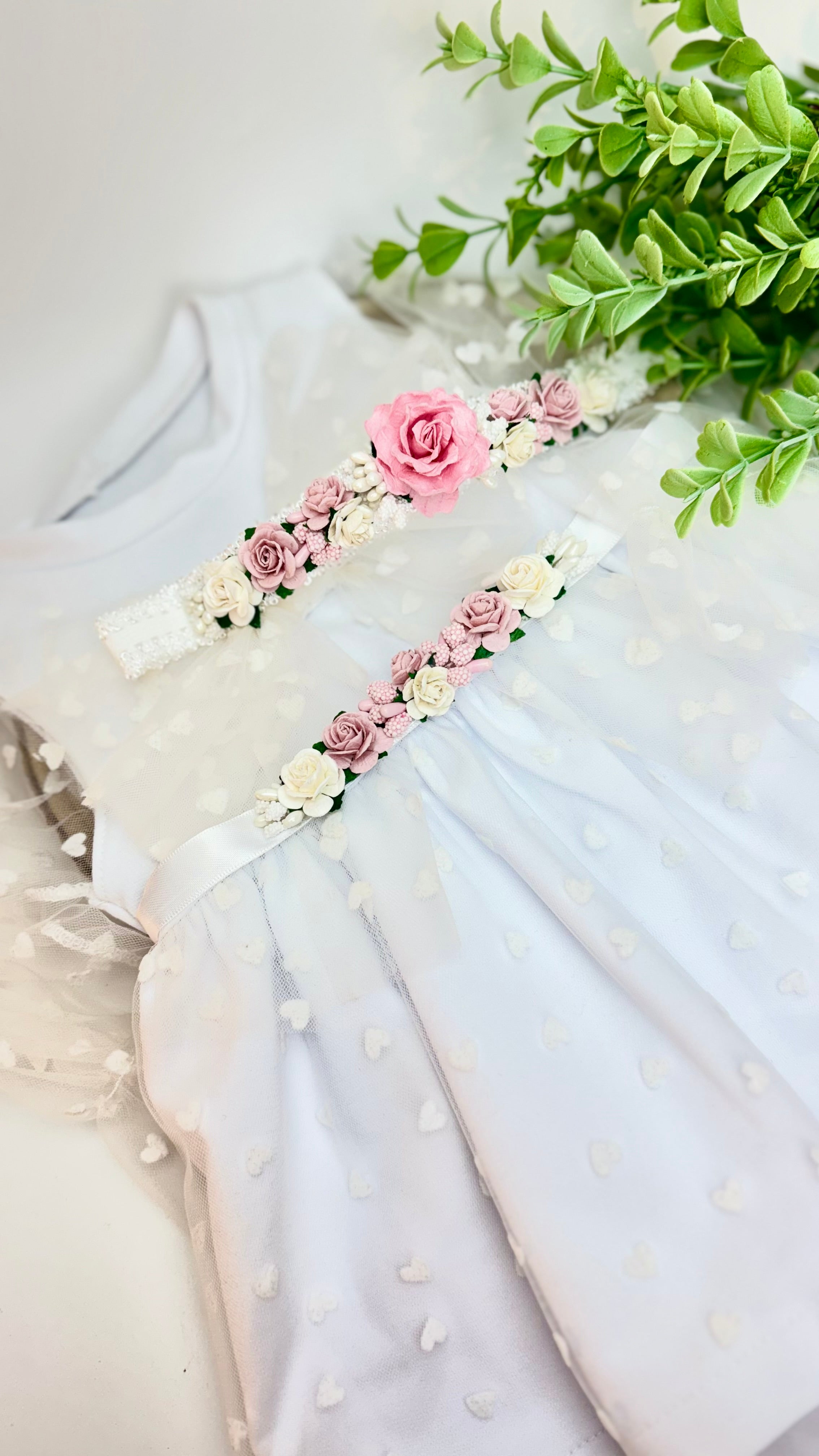 Wianuszek na opasce elastycznej róż