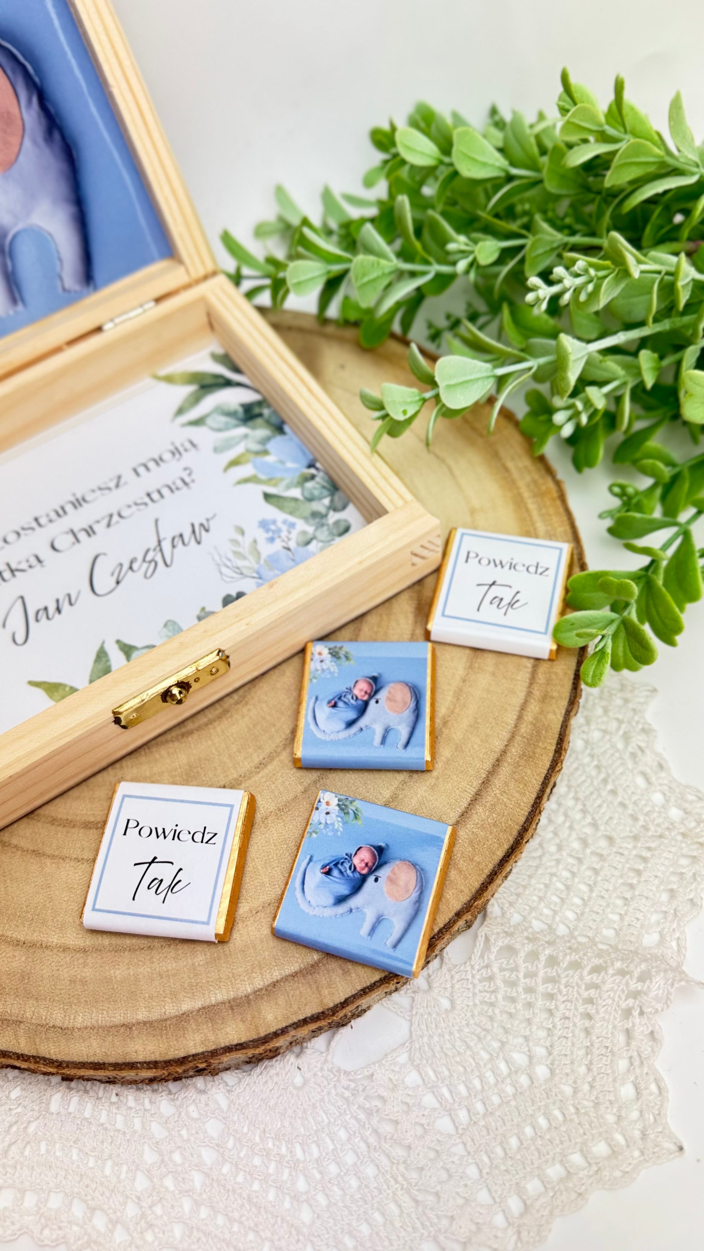 Pudełeczko z czekoladkami – wyjątkowe zapytanie o zostanie Chrzestnym / Chrzestną. Wzór 2