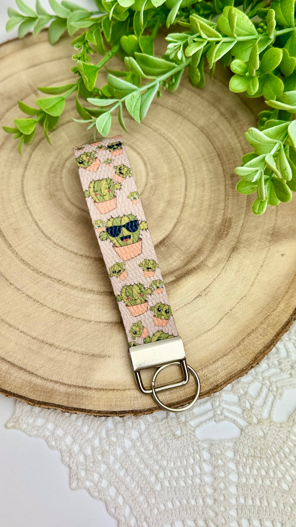 Wzór kaktus. Breloczek do kluczy, torby lub bagażu.