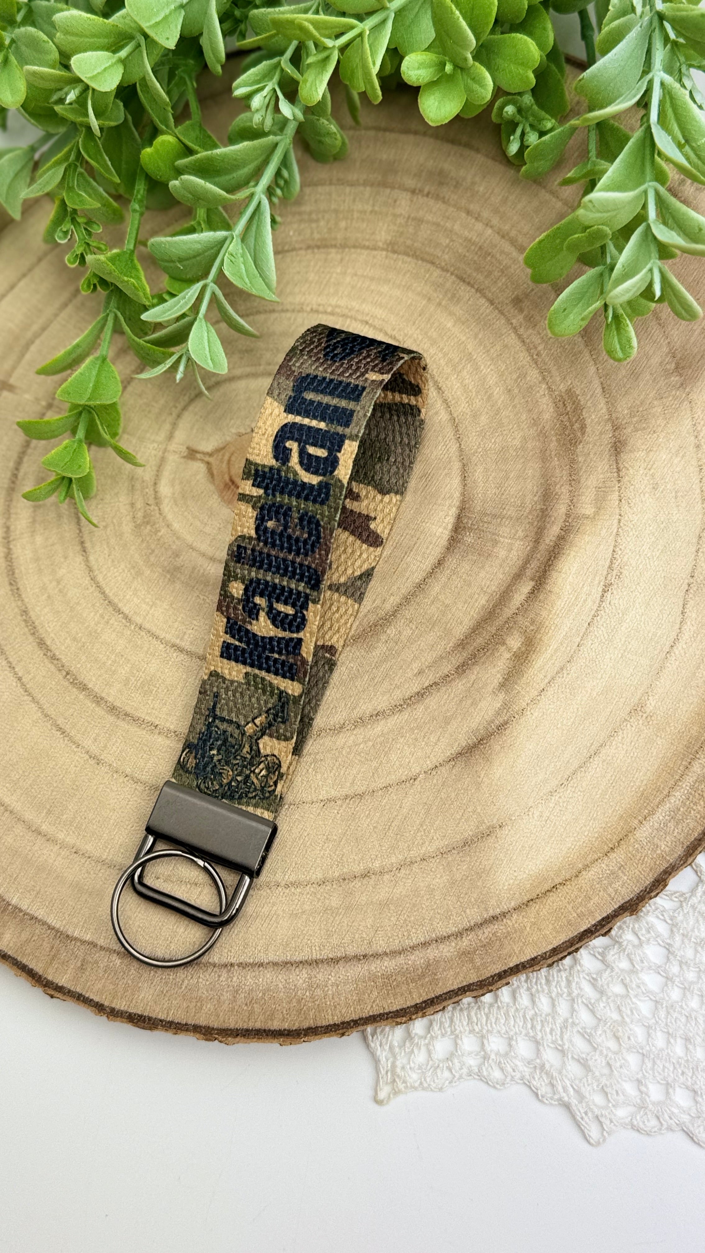 Wzór wojskowy. Breloczek do kluczy, torby lub bagażu.