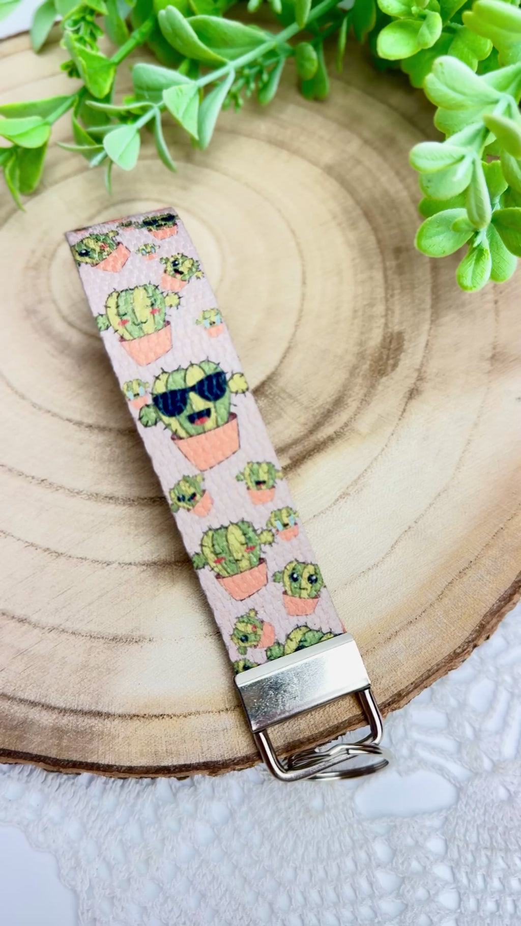 Wzór kaktus. Breloczek do kluczy, torby lub bagażu.